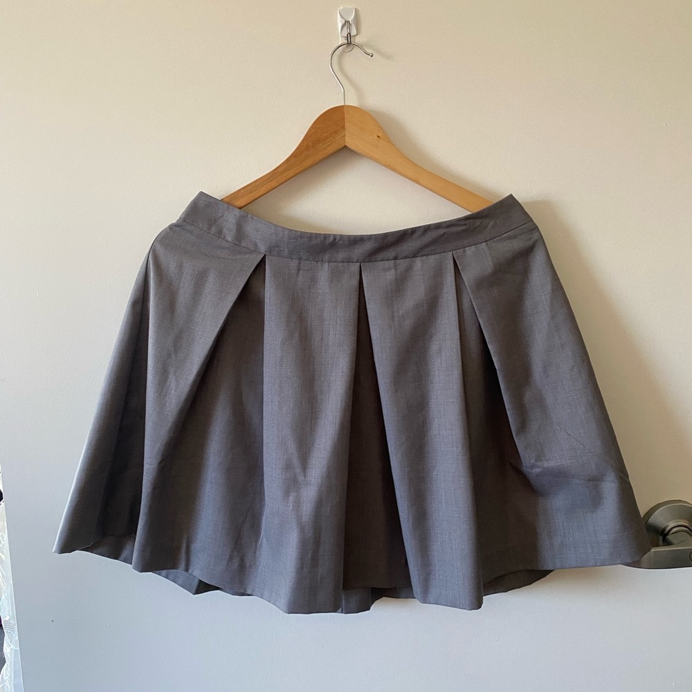Forever 21 Grey Pleated Mini Skirt-Large